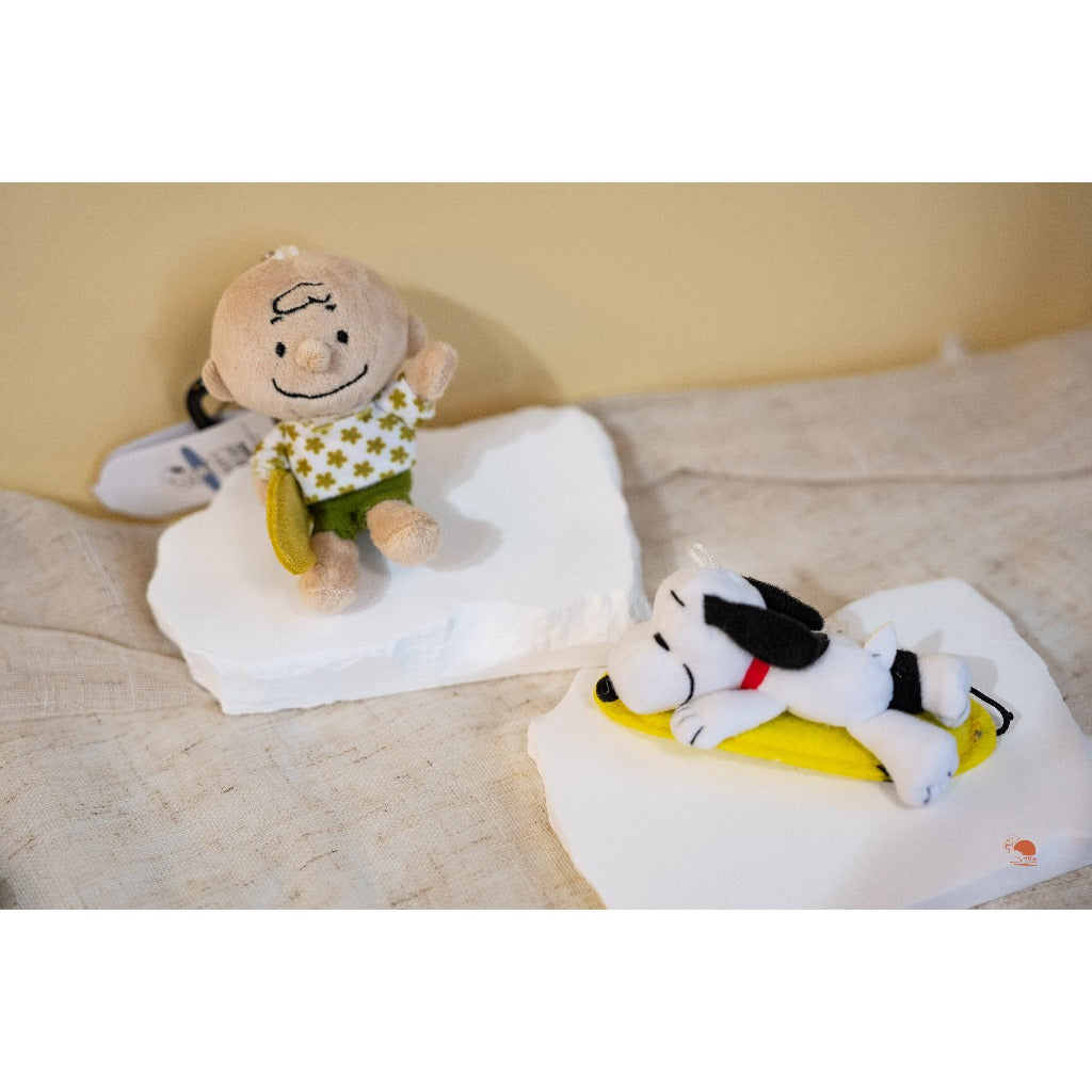 日本限定 SNOOPY 史努比 查理布朗 沖繩 夏威夷 衝浪曬黑版玩偶 吊飾娃娃