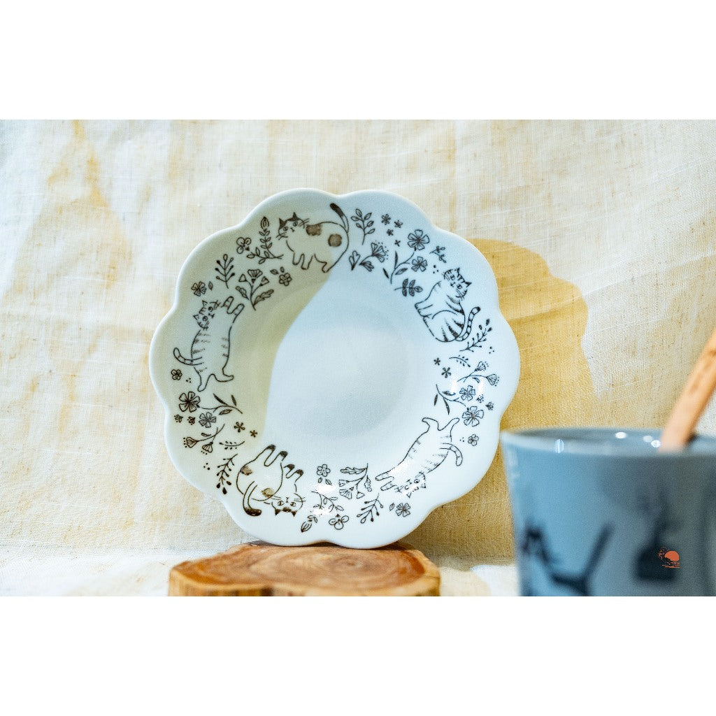 日本製 KISSA 餐具 花邊造型貓咪手繪風陶瓷盤