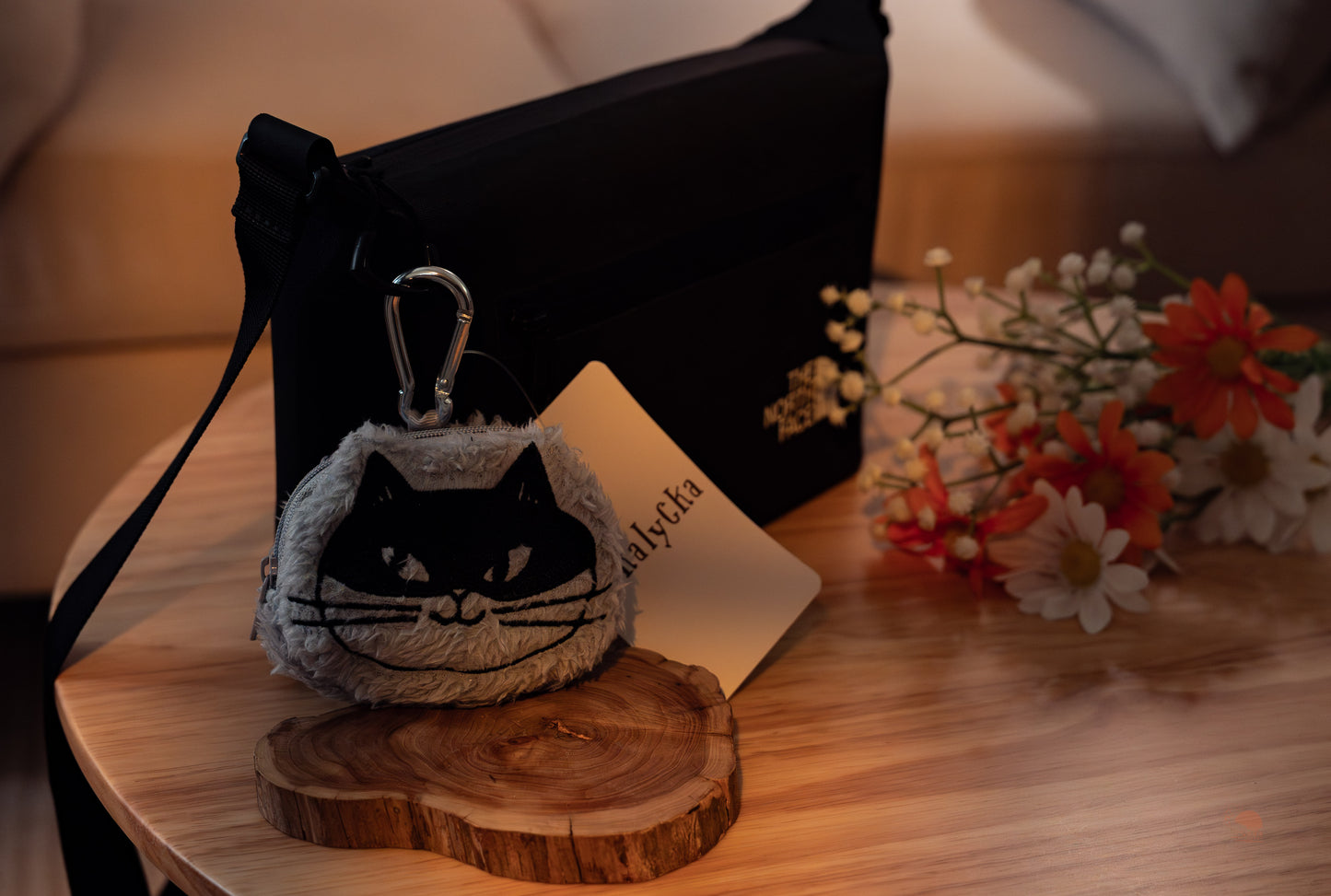 慵懶貓咪絨毛耳機吊飾掛包