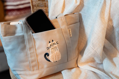 Fikalycka | 傲嬌刺繡白貓 托特包