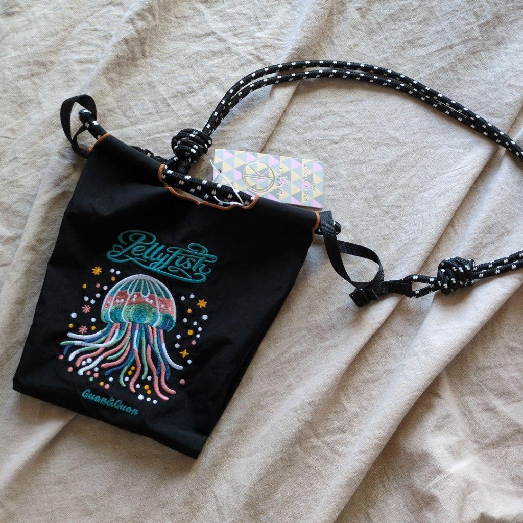 現貨｜日本限定 D.KELLY 立體水母刺繡 環保隨身斜背水桶包