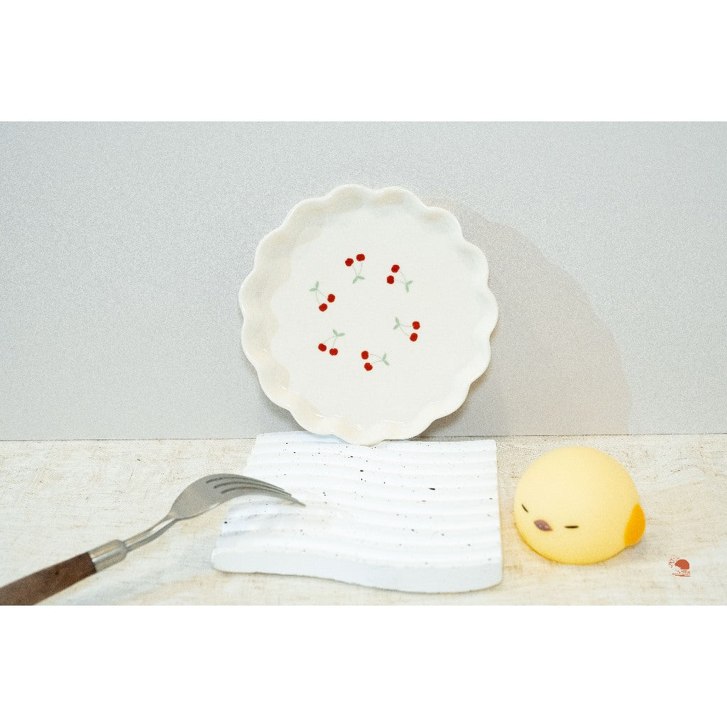 現貨｜日本九州 Natural Kitchen  陶瓷餐具 櫻桃 花邊造型點心盤 （小）