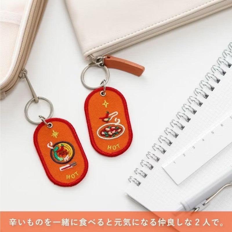 日本限定 IROHA 2/8b 刺繡鑰匙圈 禮物 朋友 情侶 吊飾 三麗鷗