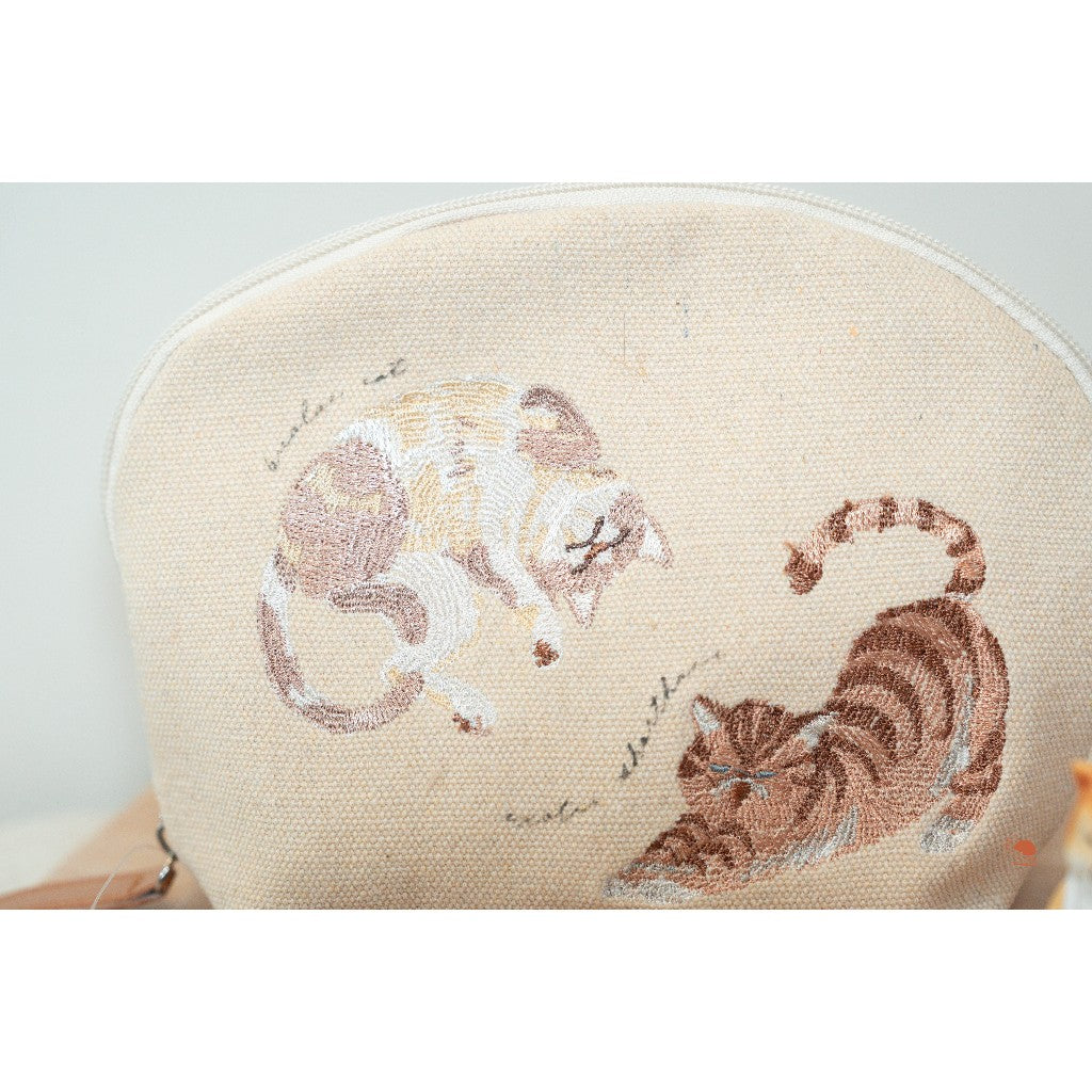 現貨 日本精選 慵懶貓咪 溫柔米色刺繡拉鍊 化妝包 收納包