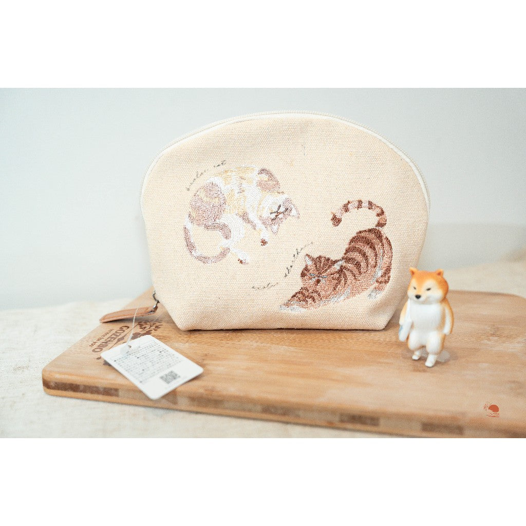 現貨 日本精選 慵懶貓咪 溫柔米色刺繡拉鍊 化妝包 收納包